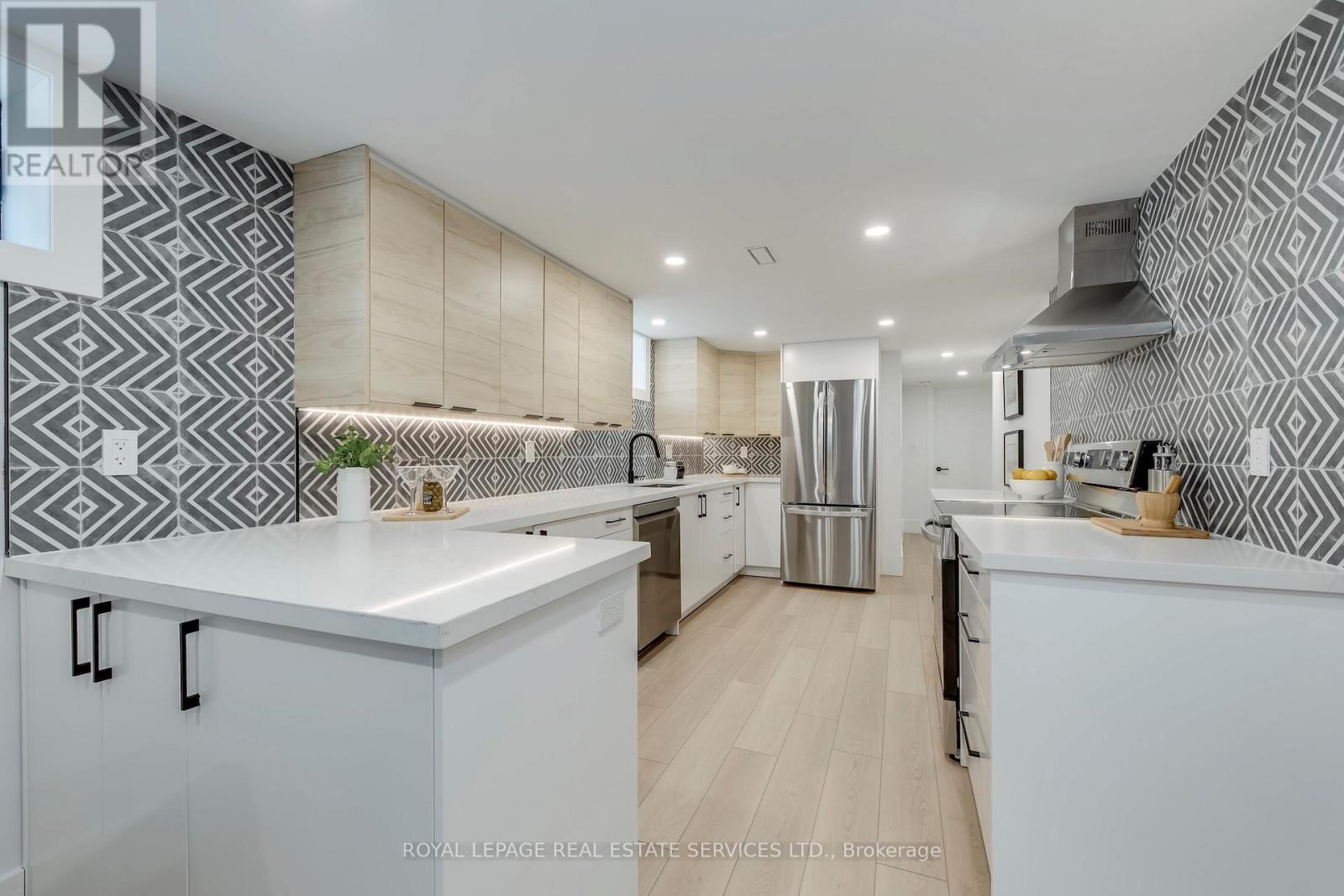 561 Durie Street, Toronto, Ontario  M6S 3H2 - Photo 33 - W12966818