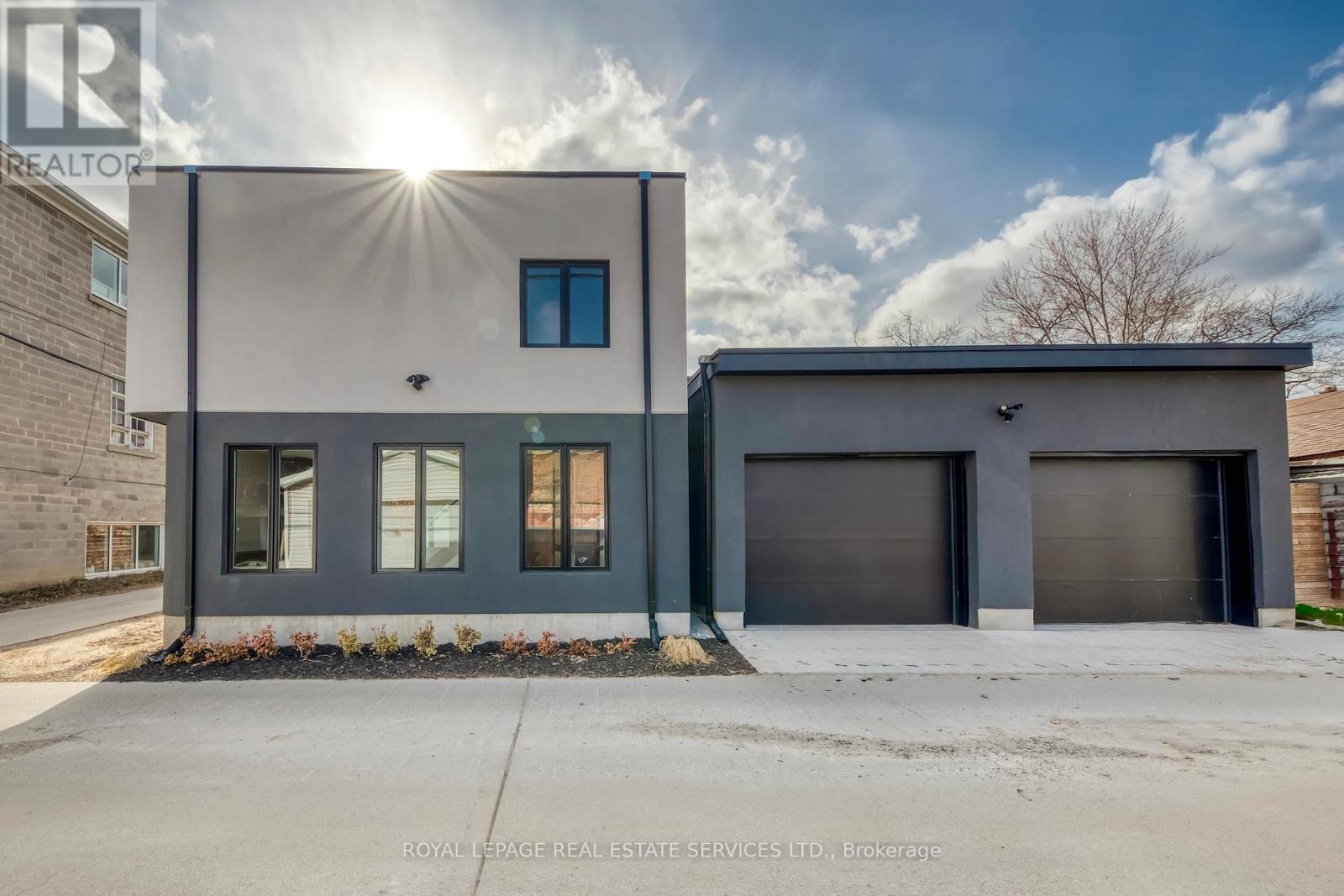 561 Durie Street, Toronto, Ontario  M6S 3H2 - Photo 42 - W12966818