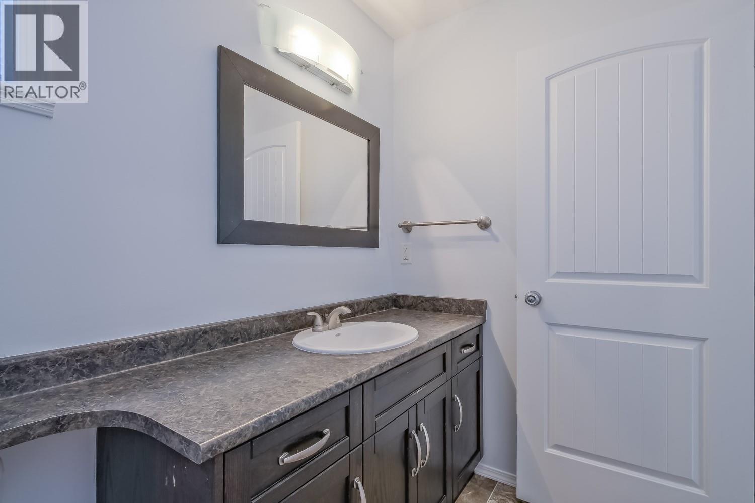 423 Tennis Street Unit# 101 Penticton Photo 38