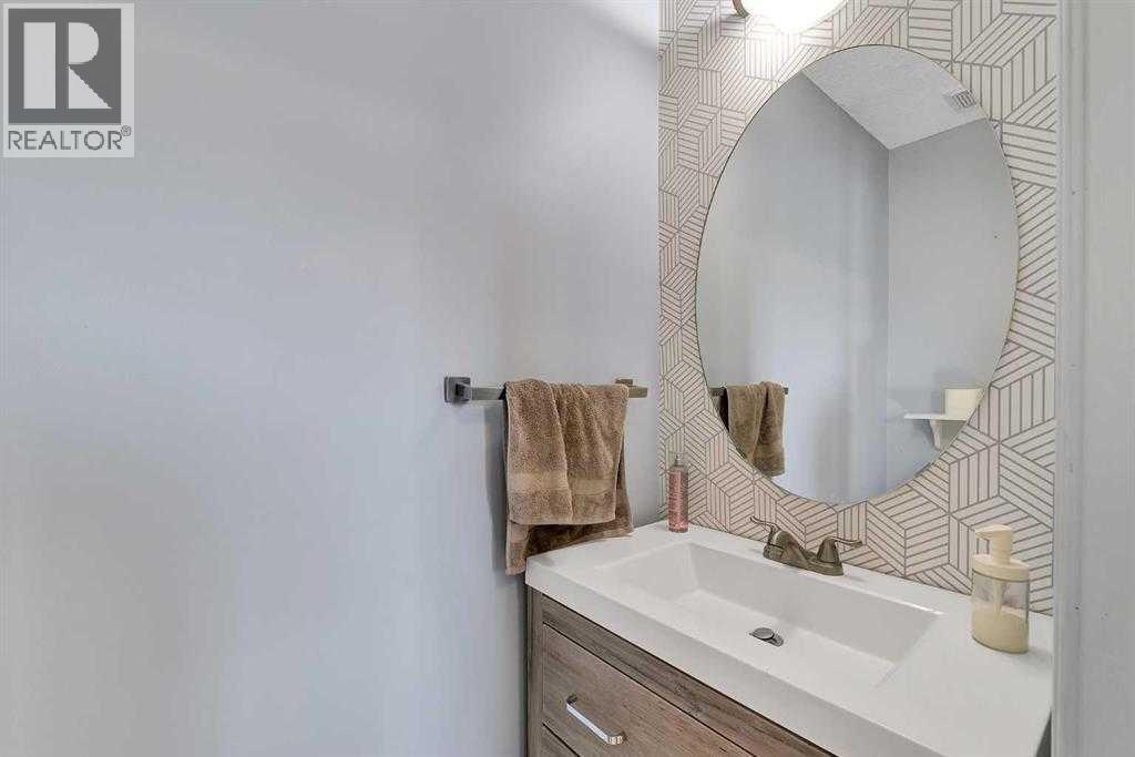 83 Luxstone Crescent SW, Airdrie, Alberta  T4B 2W7 - Photo 4 - A2295321