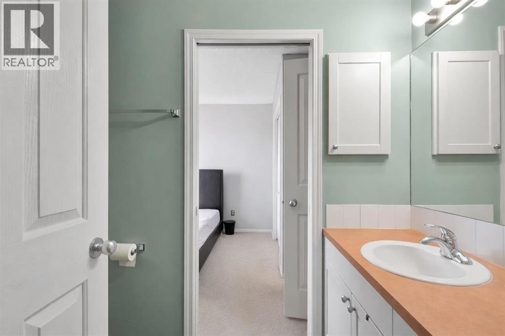 83 Luxstone Crescent SW, Airdrie, Alberta  T4B 2W7 - Photo 11 - A2295321