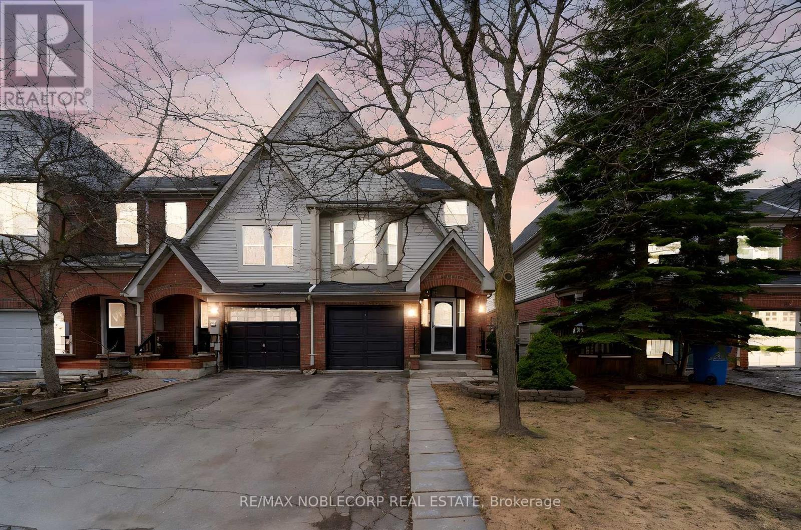 29 MUGFORD ROAD, Aurora, Ontario