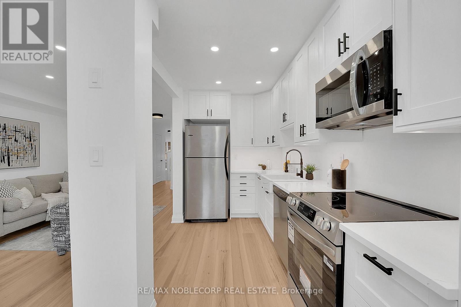 29 Mugford Road, Aurora, Ontario  L4G 7H4 - Photo 10 - N12974120