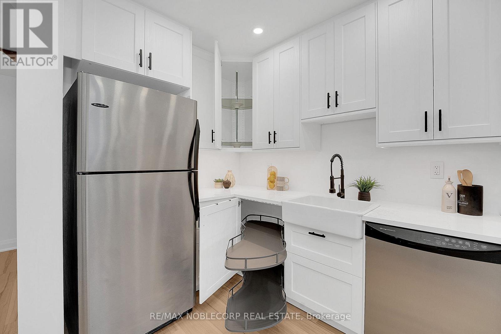 29 Mugford Road, Aurora, Ontario  L4G 7H4 - Photo 11 - N12974120