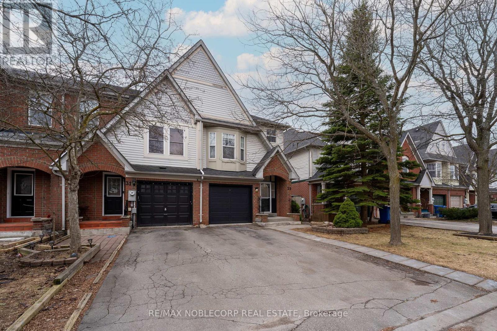 29 Mugford Road, Aurora, Ontario  L4G 7H4 - Photo 3 - N12974120