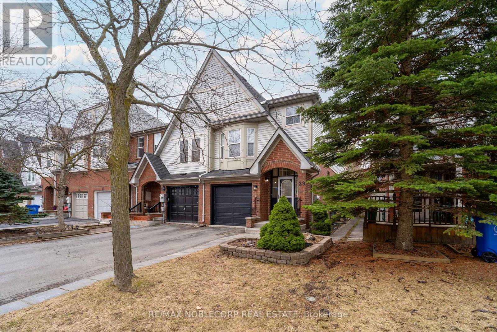 29 Mugford Road, Aurora, Ontario  L4G 7H4 - Photo 4 - N12974120