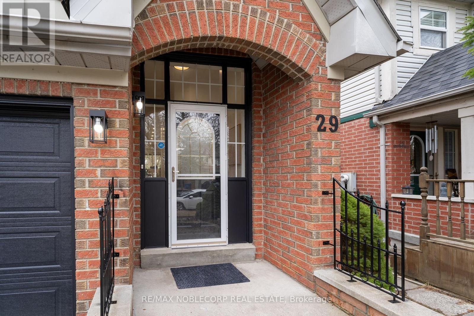 29 Mugford Road, Aurora, Ontario  L4G 7H4 - Photo 5 - N12974120