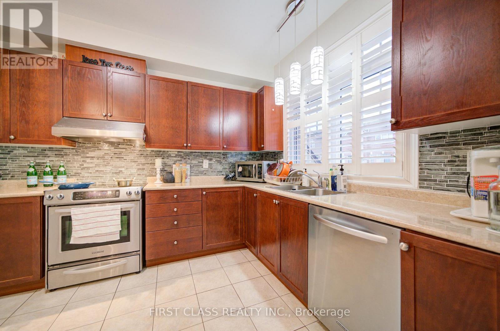 322 Delray Drive, Markham, Ontario  L6E 0R2 - Photo 11 - N12974152