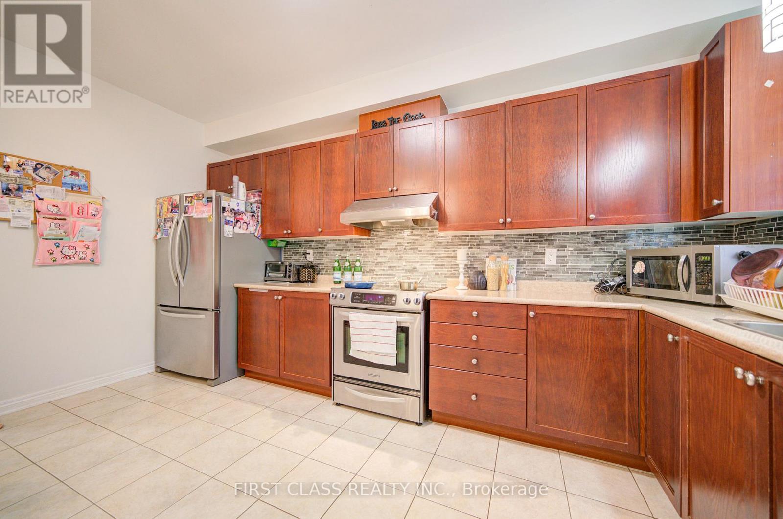 322 Delray Drive, Markham, Ontario  L6E 0R2 - Photo 13 - N12974152