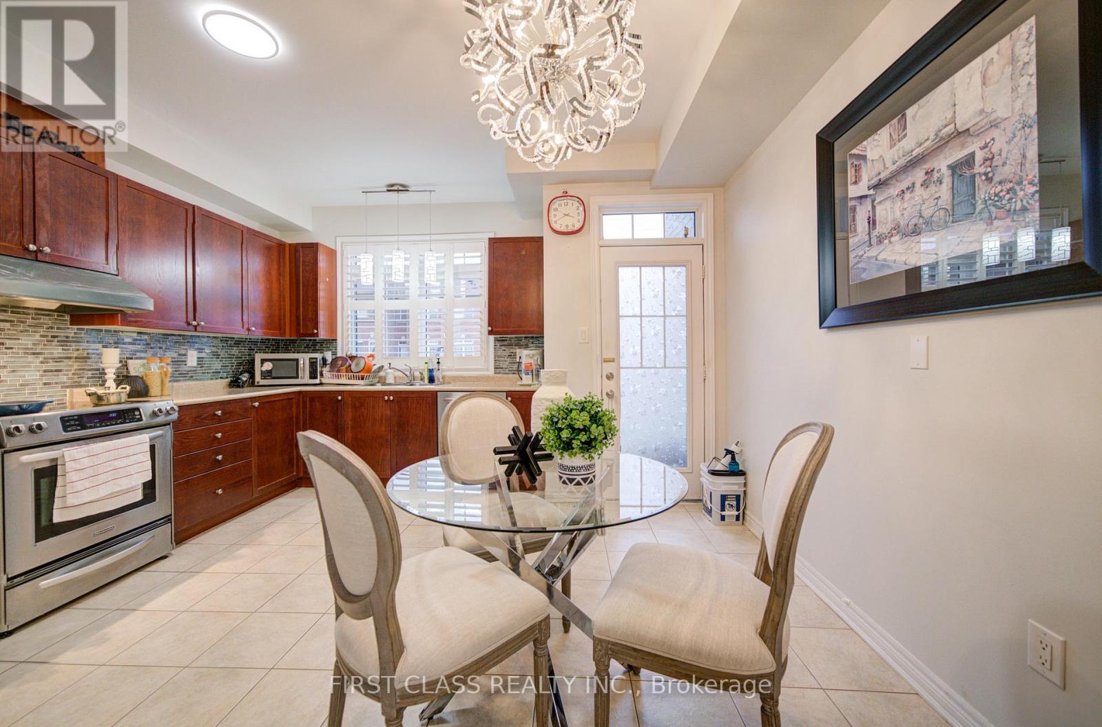 322 Delray Drive, Markham, Ontario  L6E 0R2 - Photo 8 - N12974152