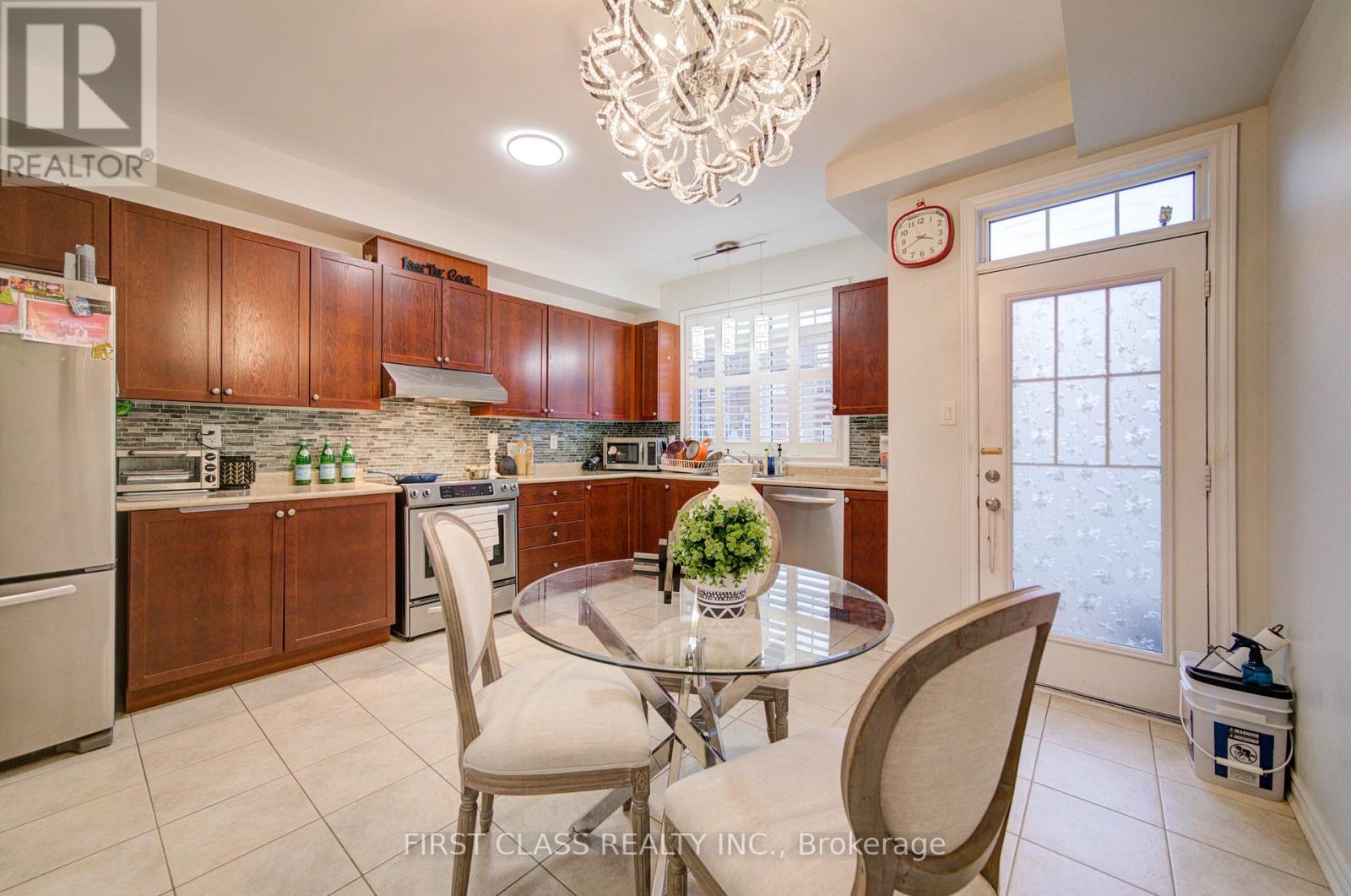 322 Delray Drive, Markham, Ontario  L6E 0R2 - Photo 9 - N12974152