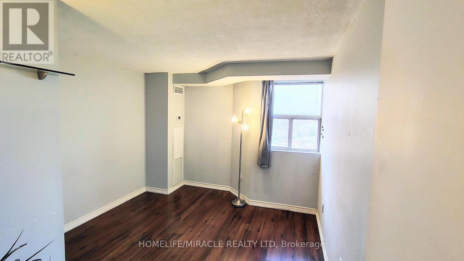 1512 - 3845 Lake Shore Boulevard W, Toronto, Ontario  M8W 4Y3 - Photo 6 - W12974112