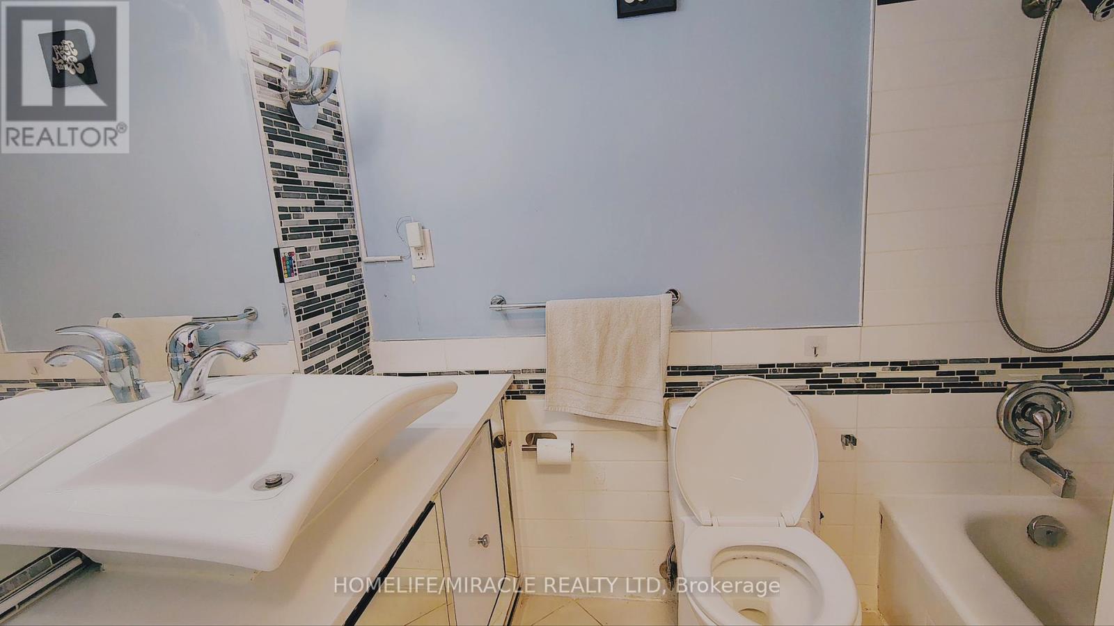 1512 - 3845 Lake Shore Boulevard W, Toronto, Ontario  M8W 4Y3 - Photo 9 - W12974112