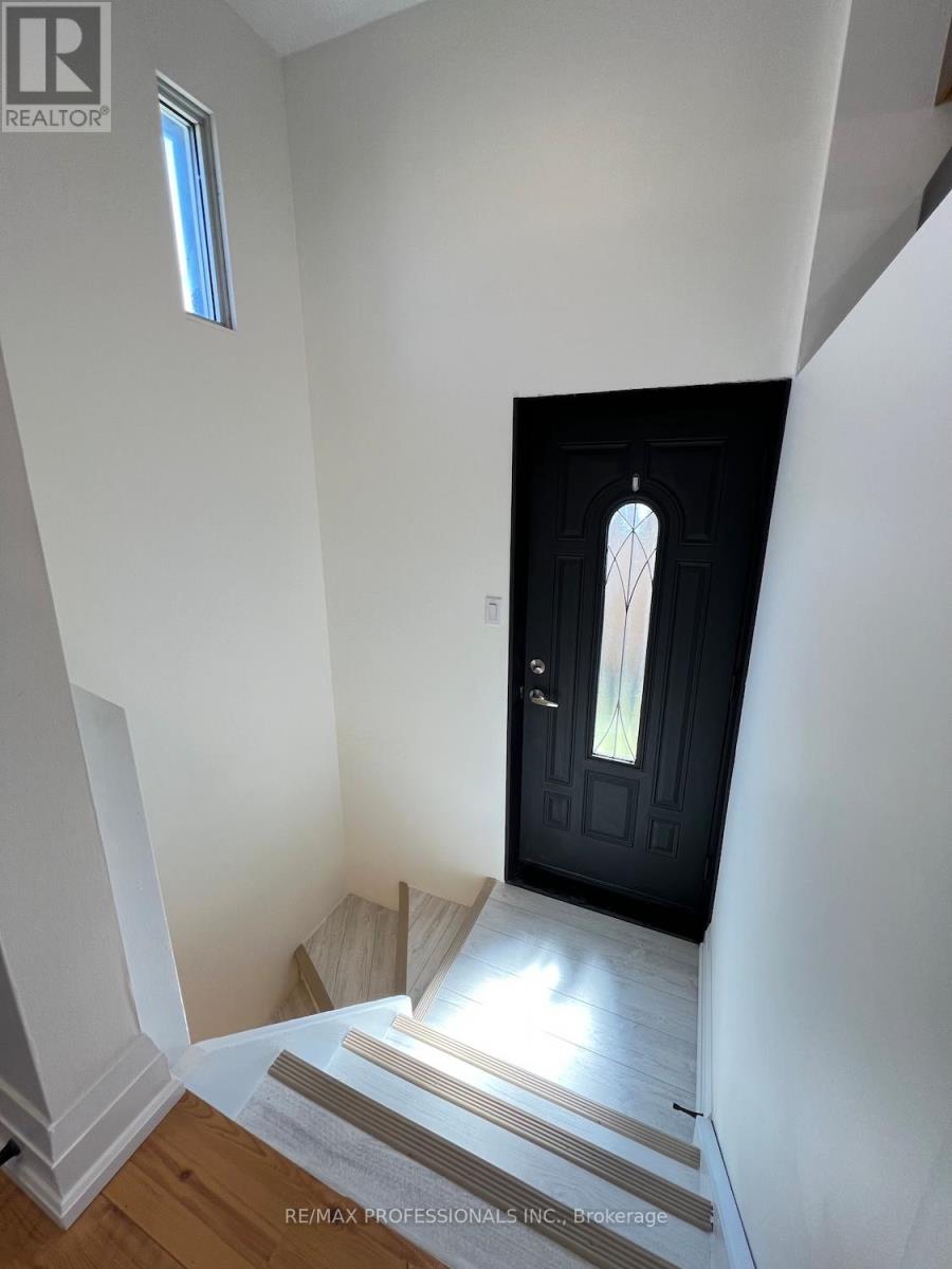 2504 Donnavale Drive, Mississauga, Ontario  L5A 2N1 - Photo 26 - W12974148