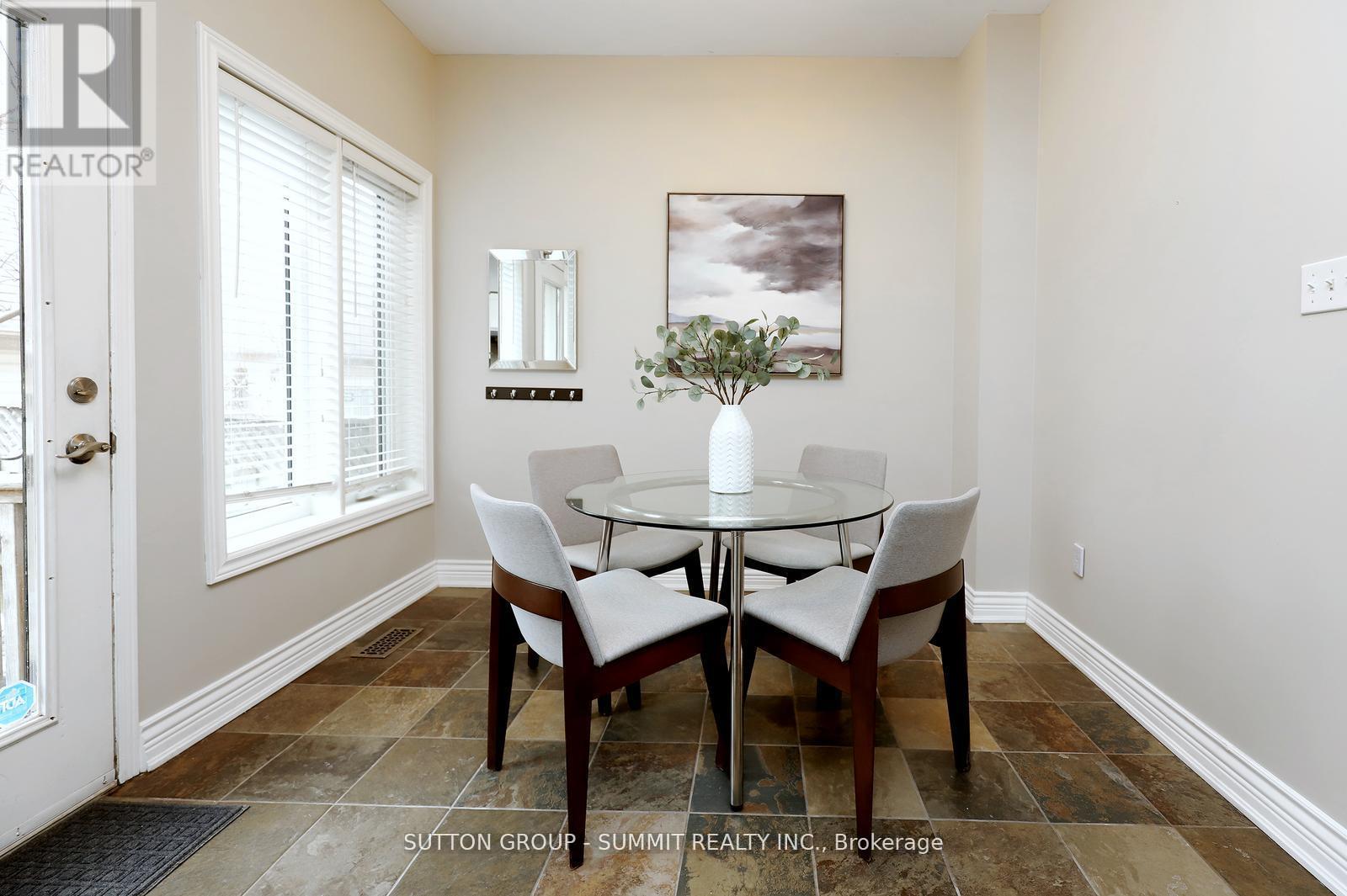 260 Glenashton Drive, Oakville, Ontario  L6H 6H5 - Photo 13 - W12974156