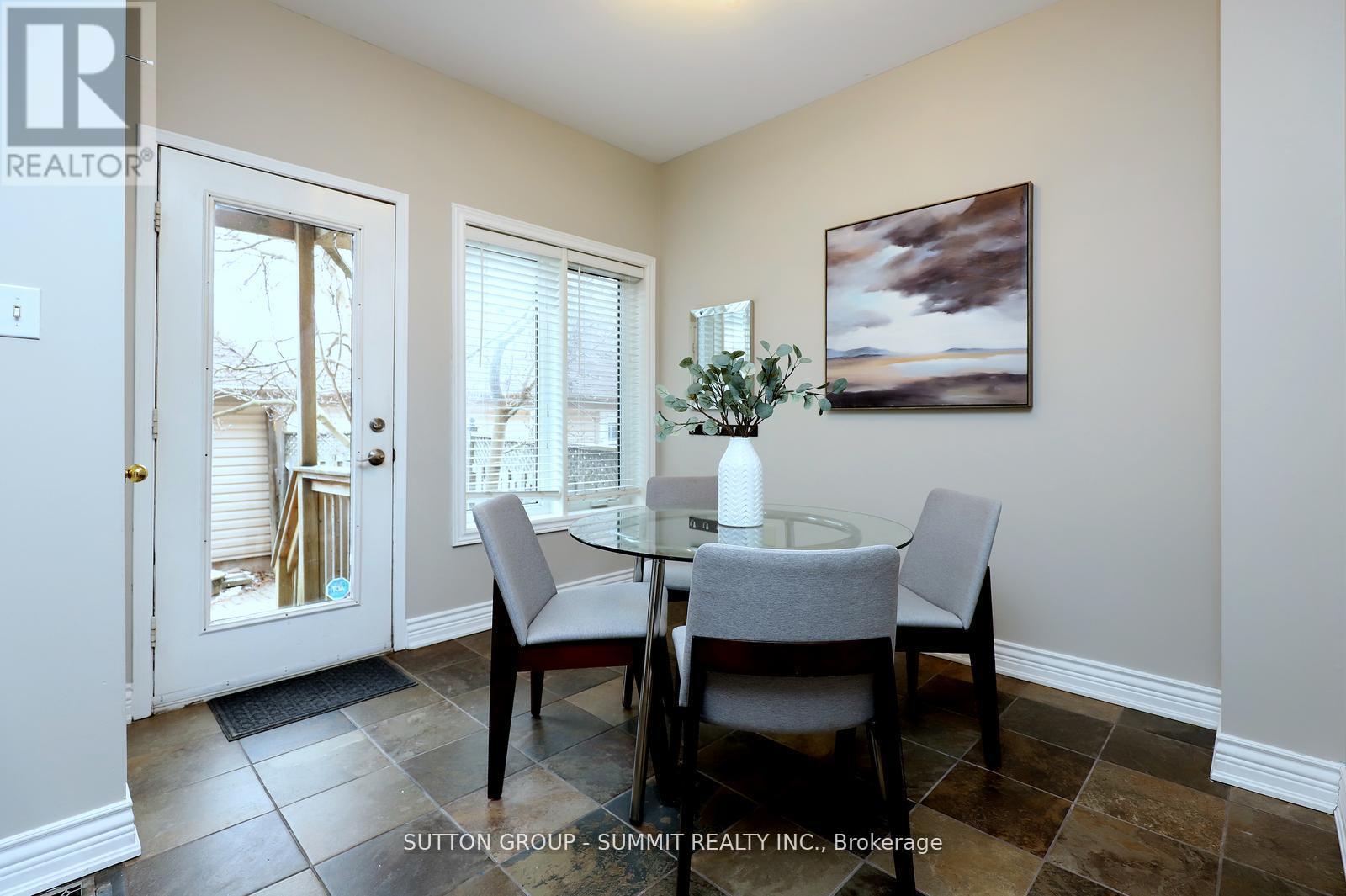 260 Glenashton Drive, Oakville, Ontario  L6H 6H5 - Photo 14 - W12974156