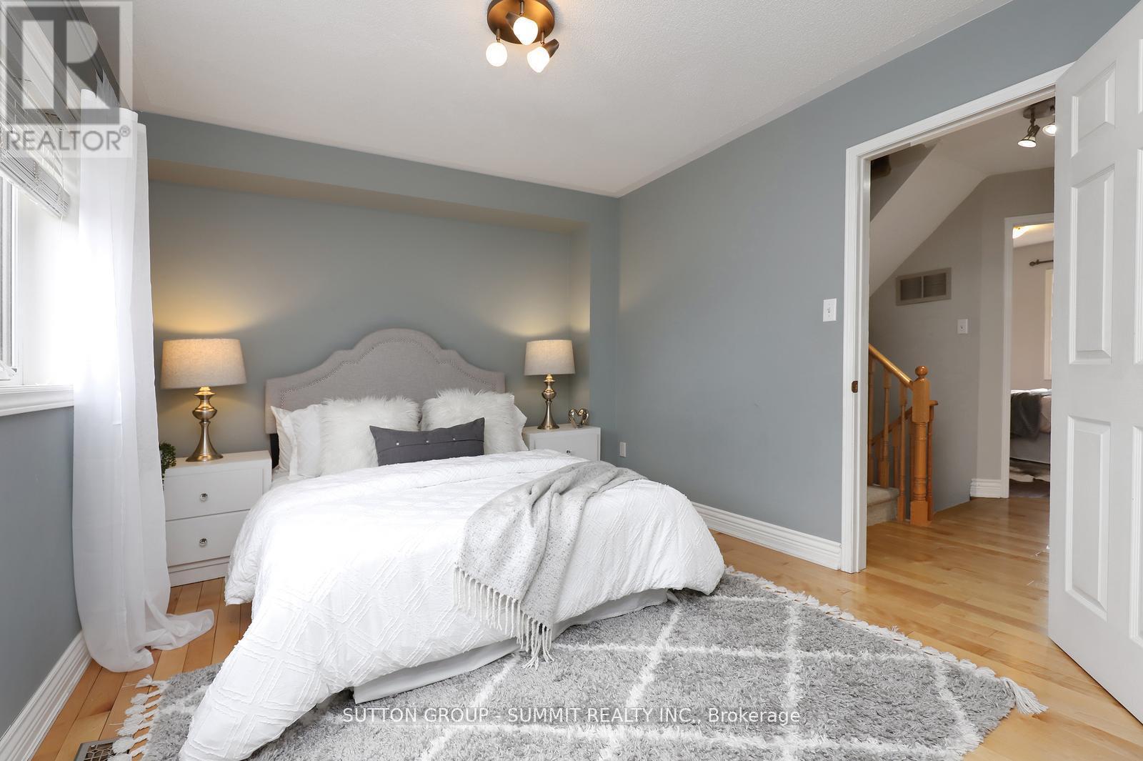 260 Glenashton Drive, Oakville, Ontario  L6H 6H5 - Photo 18 - W12974156