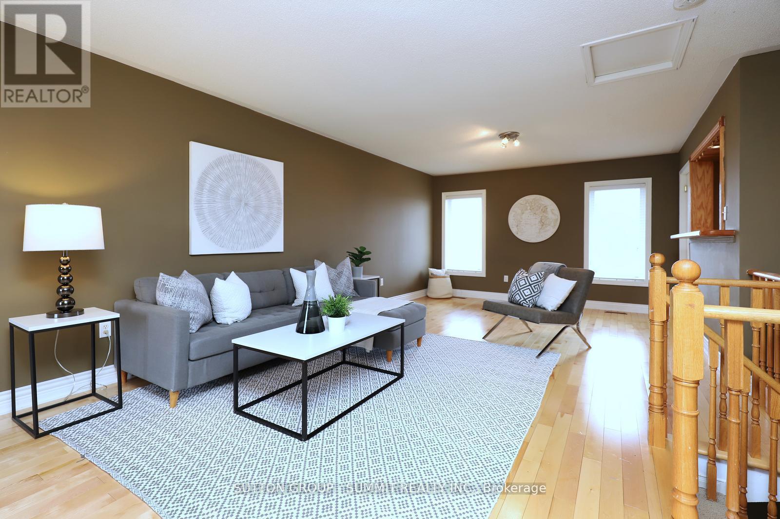 260 Glenashton Drive, Oakville, Ontario  L6H 6H5 - Photo 24 - W12974156