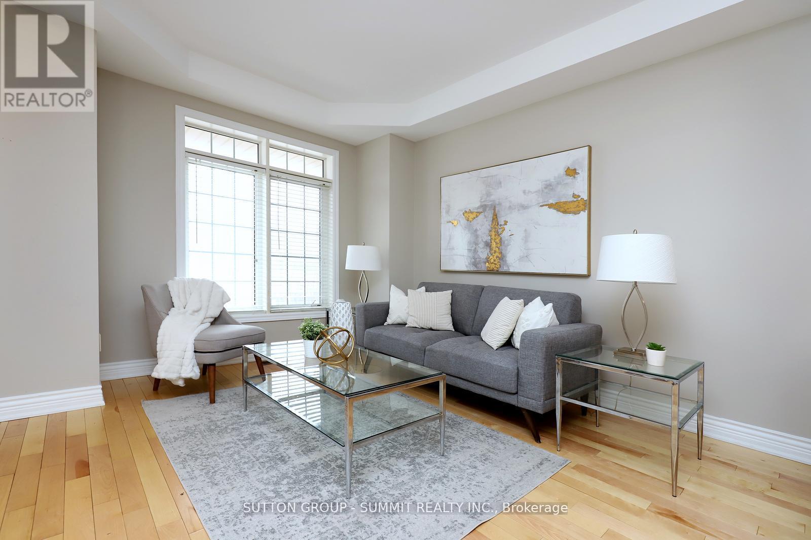 260 Glenashton Drive, Oakville, Ontario  L6H 6H5 - Photo 4 - W12974156