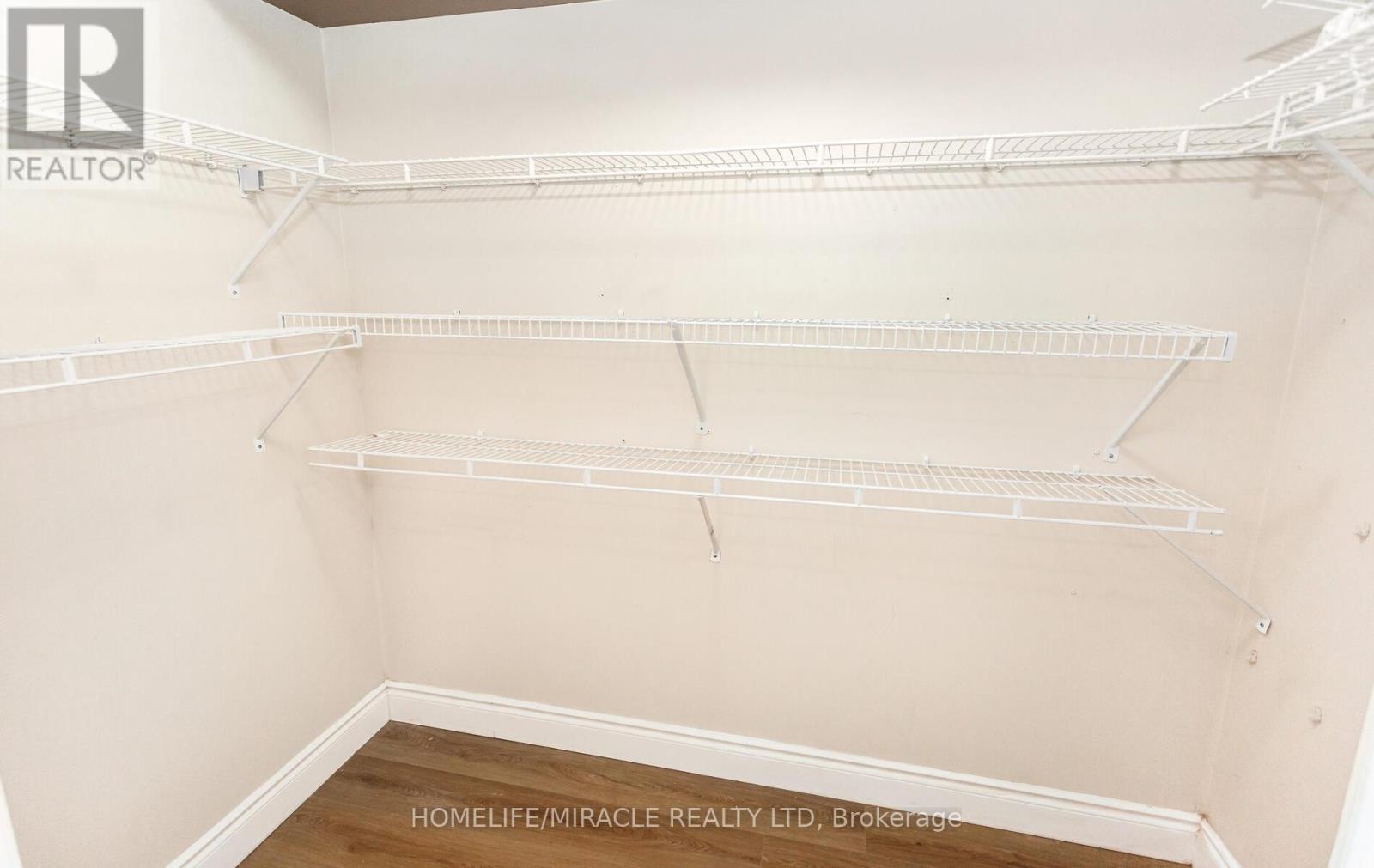 811 - 325 Webb Drive, Mississauga (City Centre), Ontario  L4T 2J7 - Photo 17 - W12974160