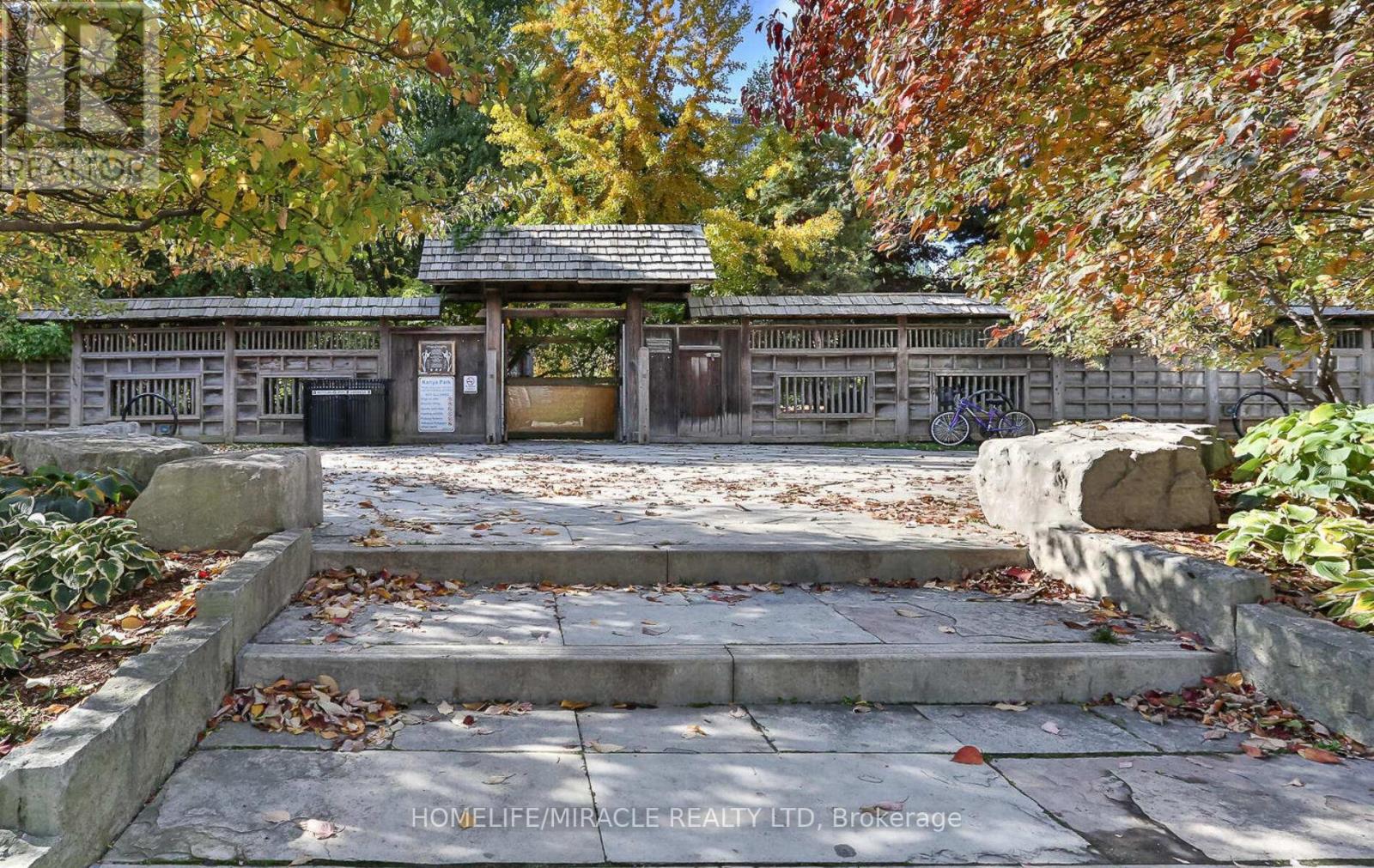 811 - 325 Webb Drive, Mississauga (City Centre), Ontario  L4T 2J7 - Photo 22 - W12974160