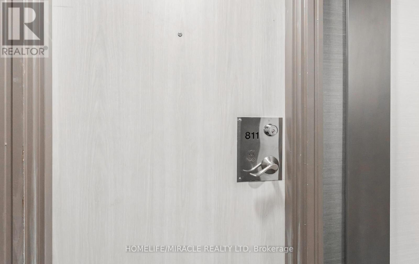 811 - 325 Webb Drive, Mississauga (City Centre), Ontario  L4T 2J7 - Photo 5 - W12974160