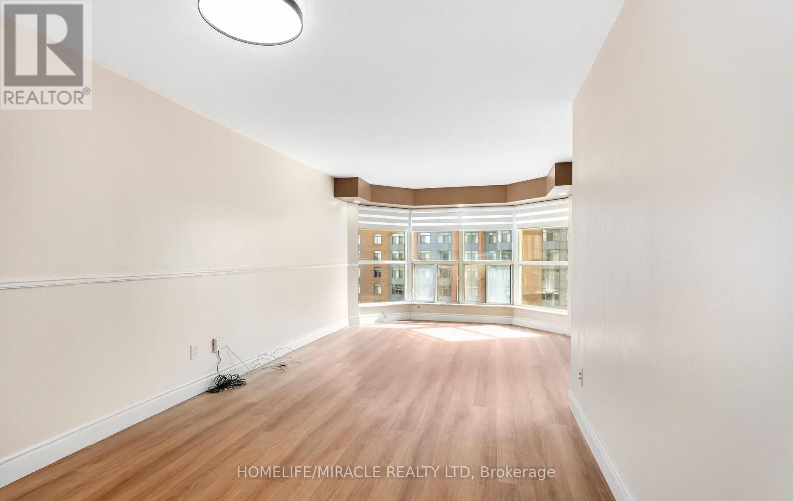 811 - 325 Webb Drive, Mississauga (City Centre), Ontario  L4T 2J7 - Photo 7 - W12974160