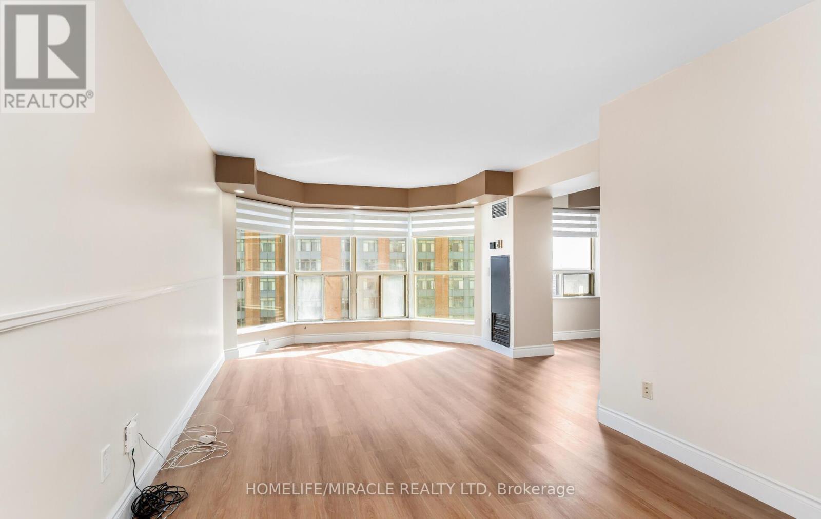 811 - 325 Webb Drive, Mississauga (City Centre), Ontario  L4T 2J7 - Photo 8 - W12974160