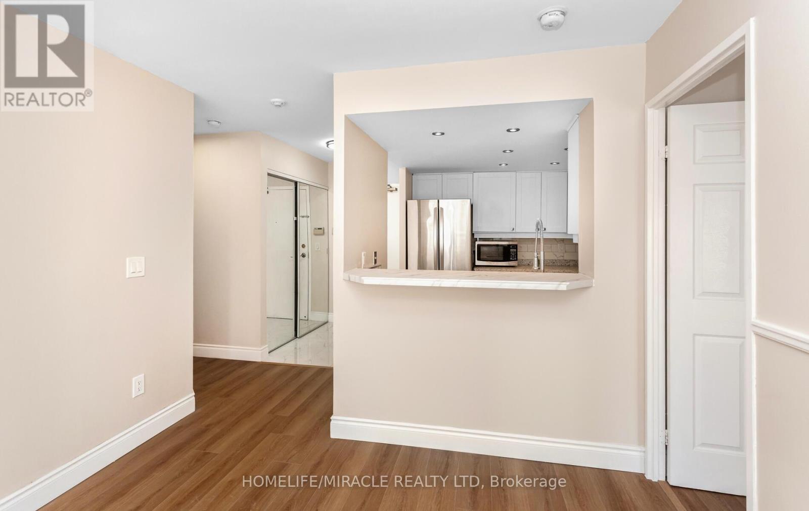 811 - 325 Webb Drive, Mississauga (City Centre), Ontario  L4T 2J7 - Photo 9 - W12974160