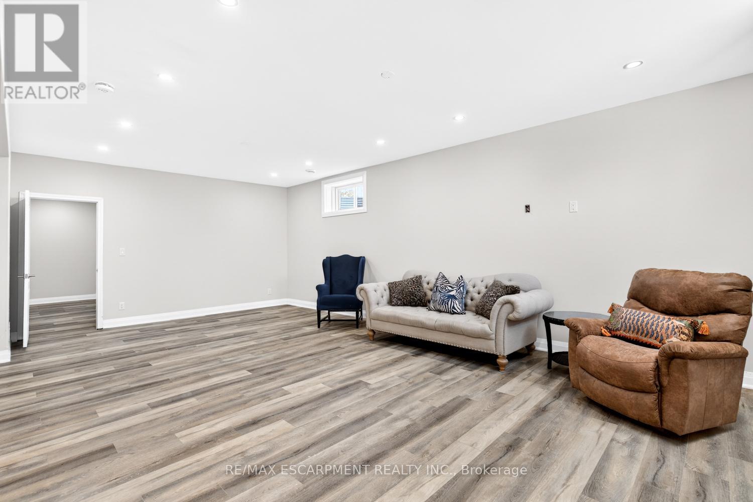 4 - 3757 St. Peter Avenue, Niagara Falls, Ontario  L2J 0G2 - Photo 33 - X12974068