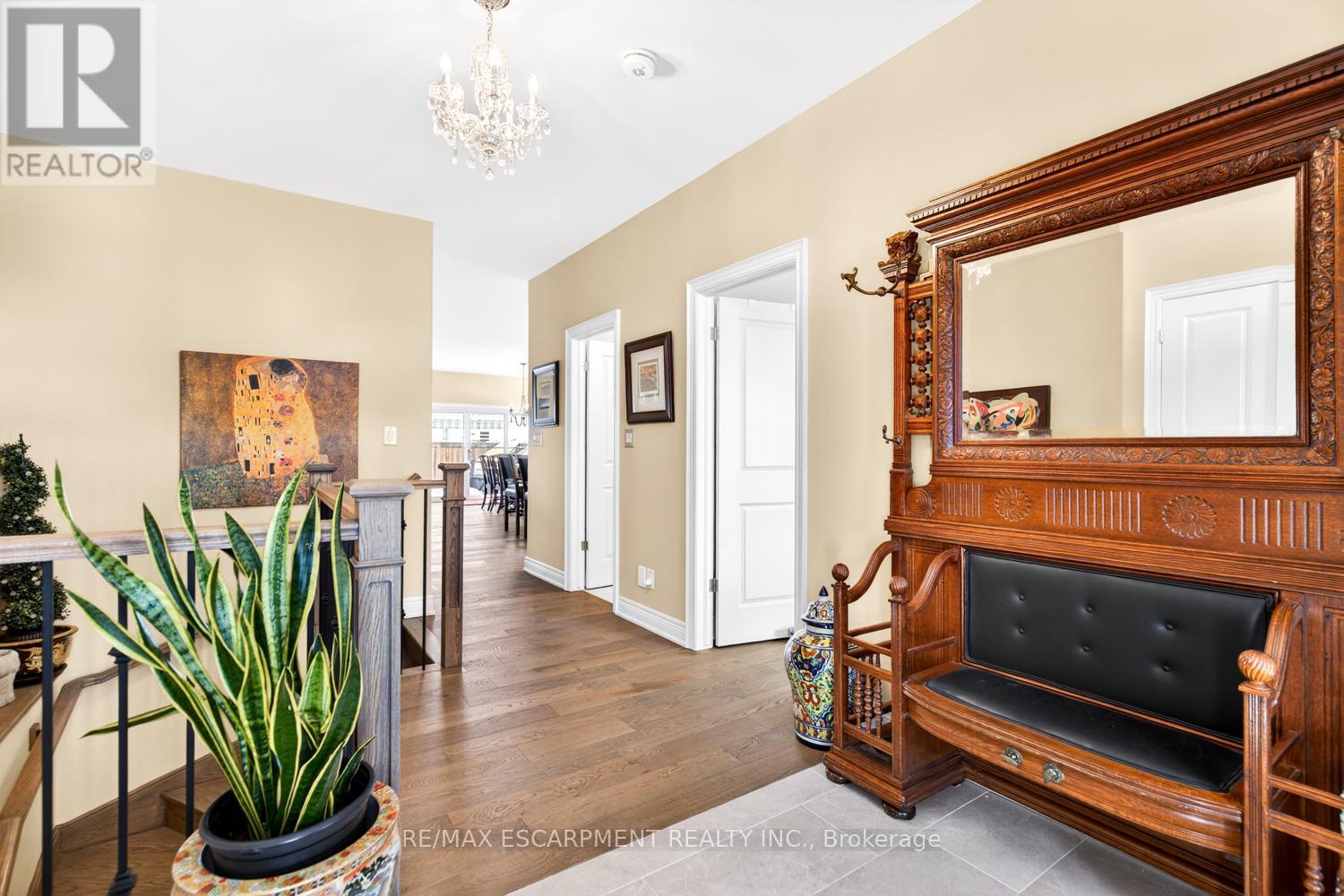 4 - 3757 St. Peter Avenue, Niagara Falls, Ontario  L2J 0G2 - Photo 4 - X12974068