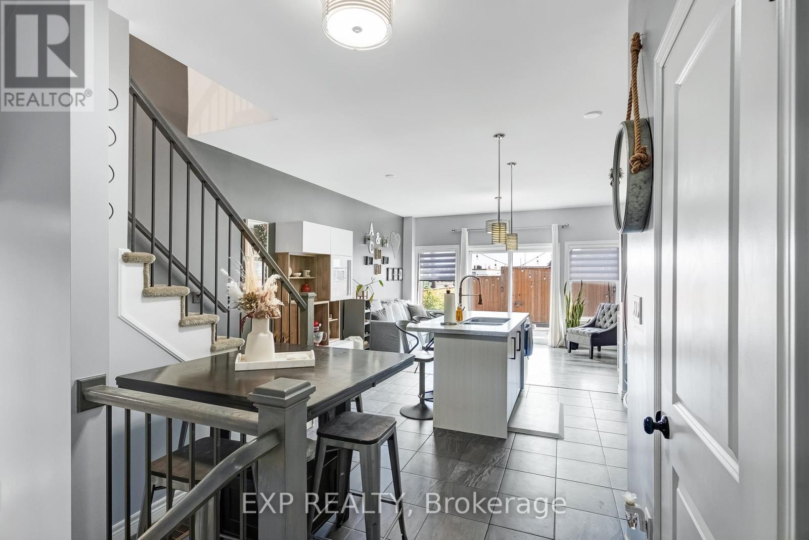 688 Dunn Avenue, Hamilton, Ontario  L8H 6M6 - Photo 4 - X12974106