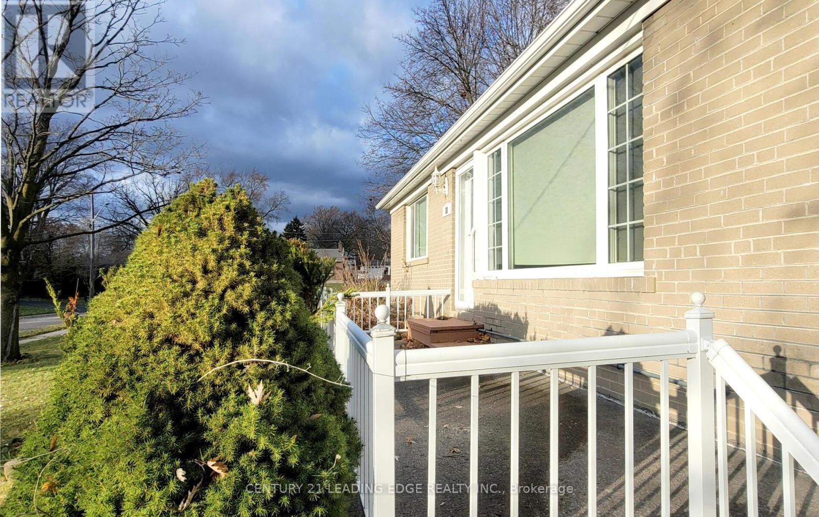 11 Hiley Avenue, Ajax, Ontario  L1S 6H3 - Photo 4 - E12967940