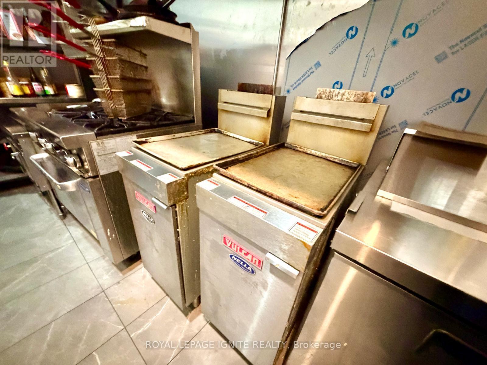 831 Dundas Street W, Toronto, Ontario  M6J 1V4 - Photo 17 - C12968402