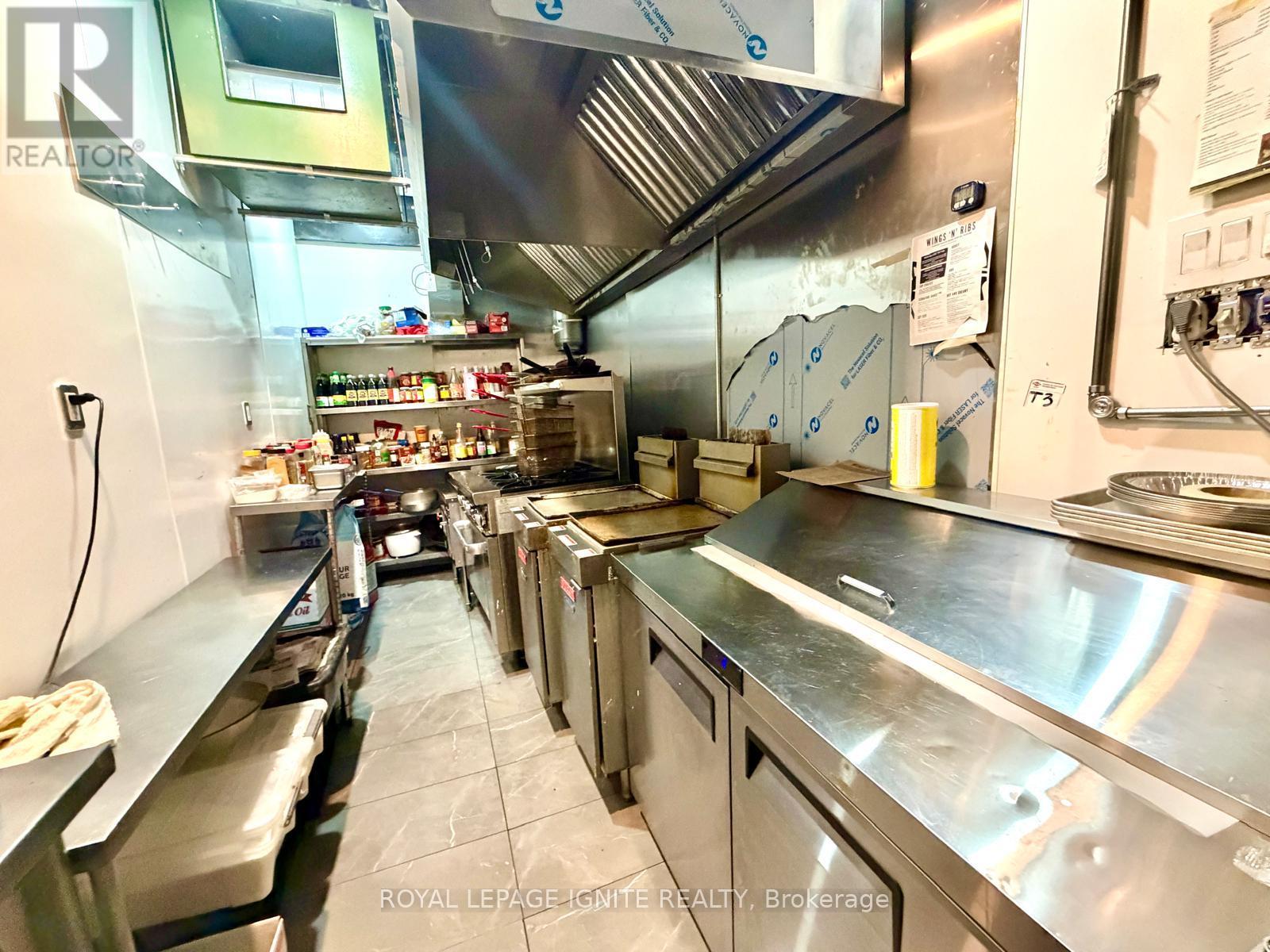 831 Dundas Street W, Toronto, Ontario  M6J 1V4 - Photo 16 - C12968402