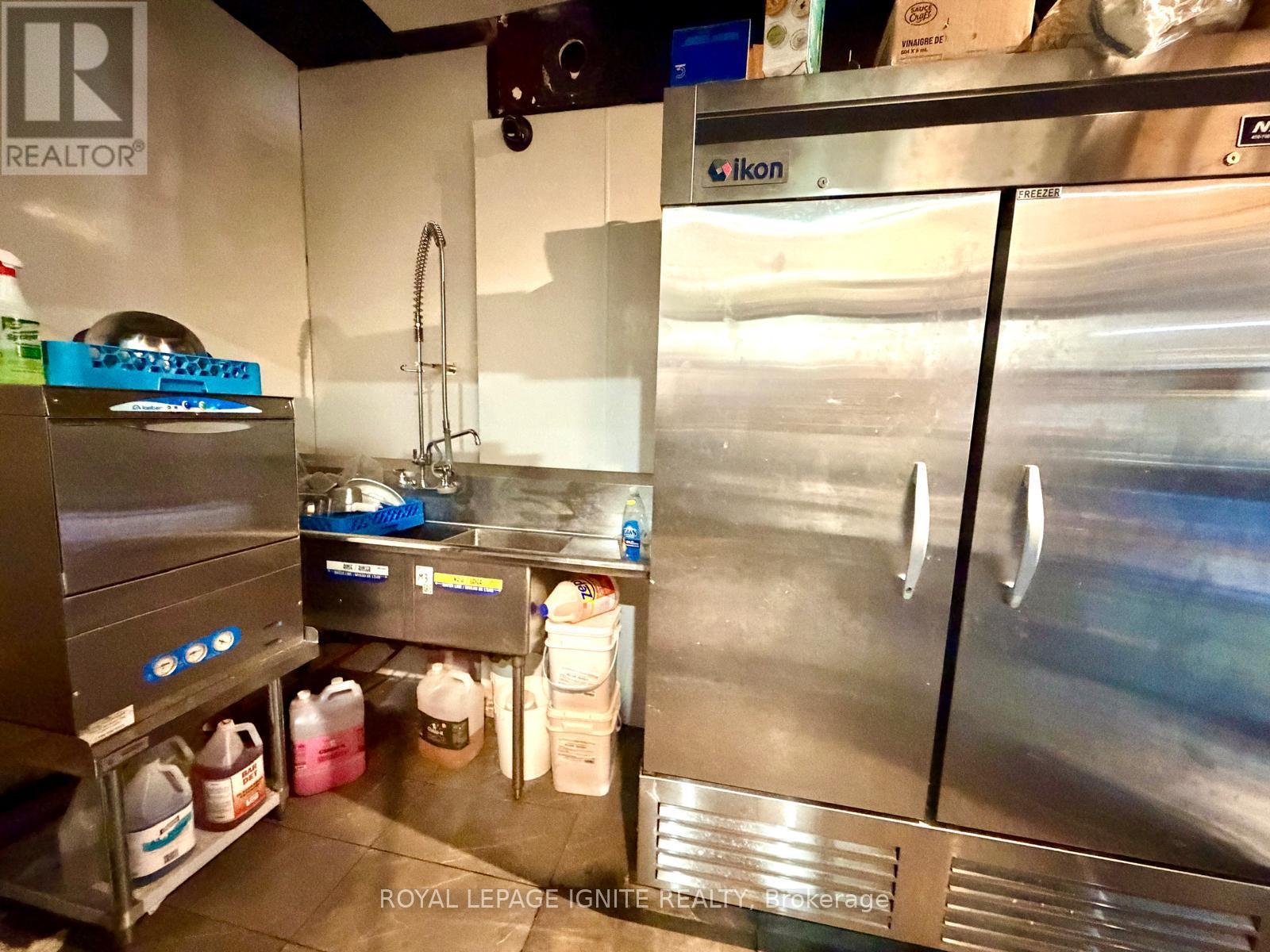 831 Dundas Street W, Toronto, Ontario  M6J 1V4 - Photo 19 - C12968402