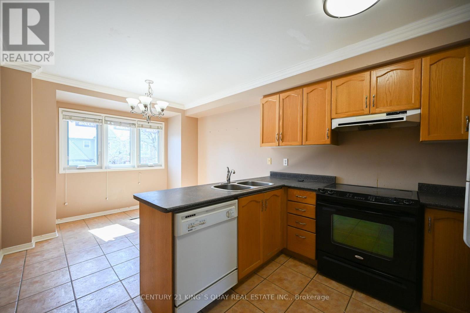 118 Mugford Road, Aurora, Ontario  L4G 7J8 - Photo 3 - N12967790