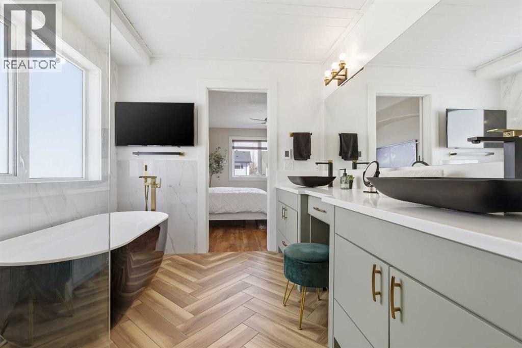 16 Drake Landing Road, Okotoks, Alberta  T1S 2M2 - Photo 32 - A2299793