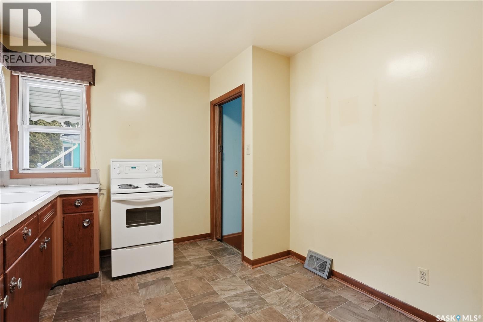 2204 York Avenue, Saskatoon, Saskatchewan  S7J 1J1 - Photo 14 - SK032283