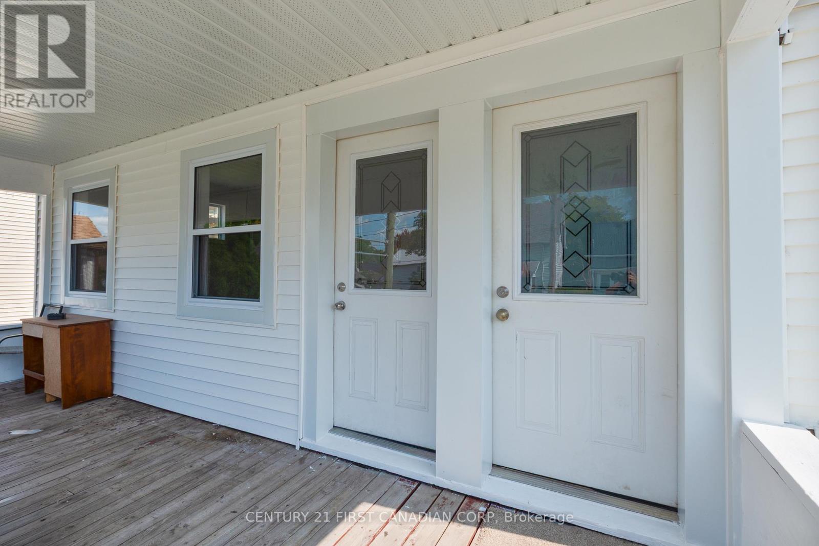 Main - 35 Inkerman Street, St. Thomas, Ontario  N5P 3E9 - Photo 2 - X12974208