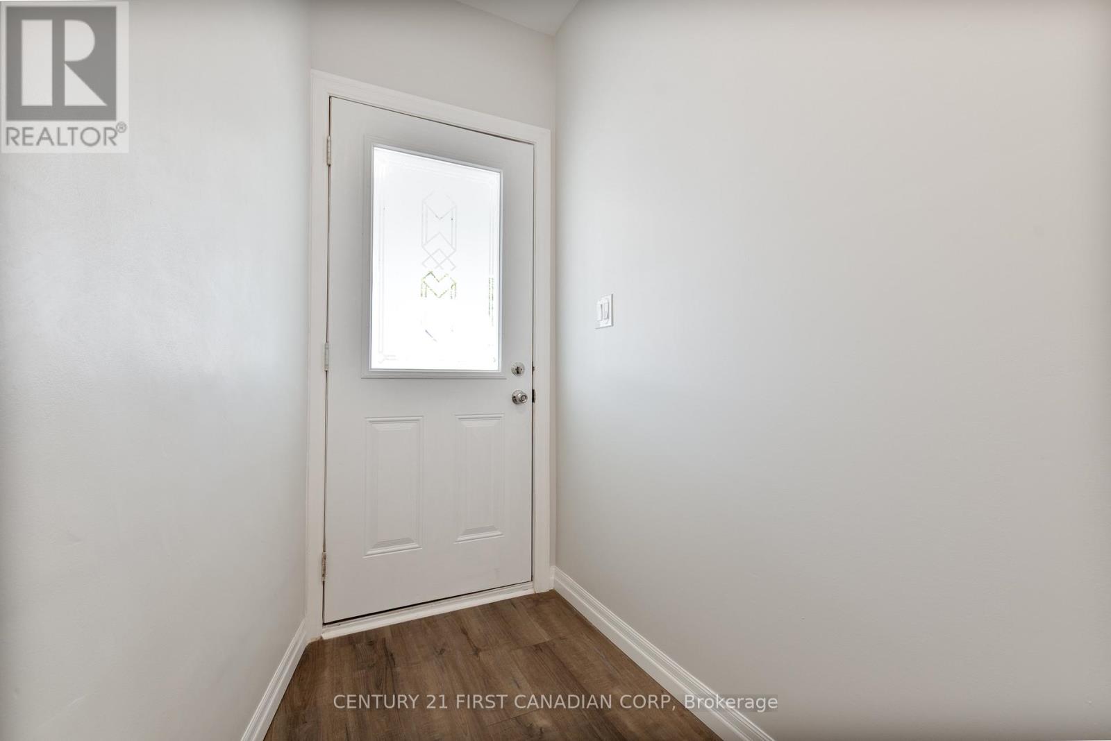 Main - 35 Inkerman Street, St. Thomas, Ontario  N5P 3E9 - Photo 3 - X12974208