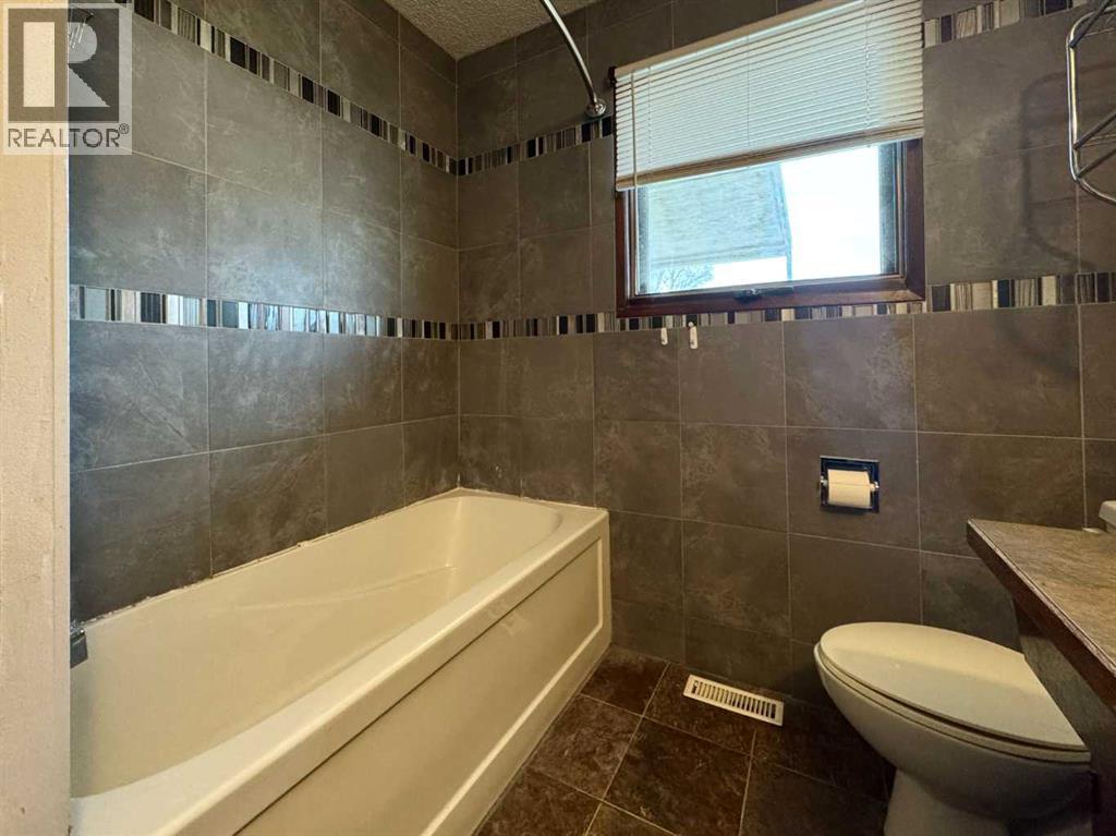 1251 St Catherine Road N, Lethbridge, Alberta  T1H 4E9 - Photo 13 - A2289681