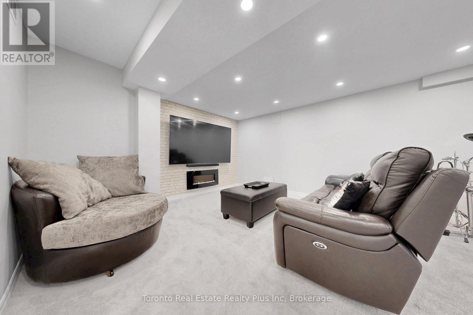 14 Riel Drive, Richmond Hill, Ontario  L4E 4W4 - Photo 10 - N12940648