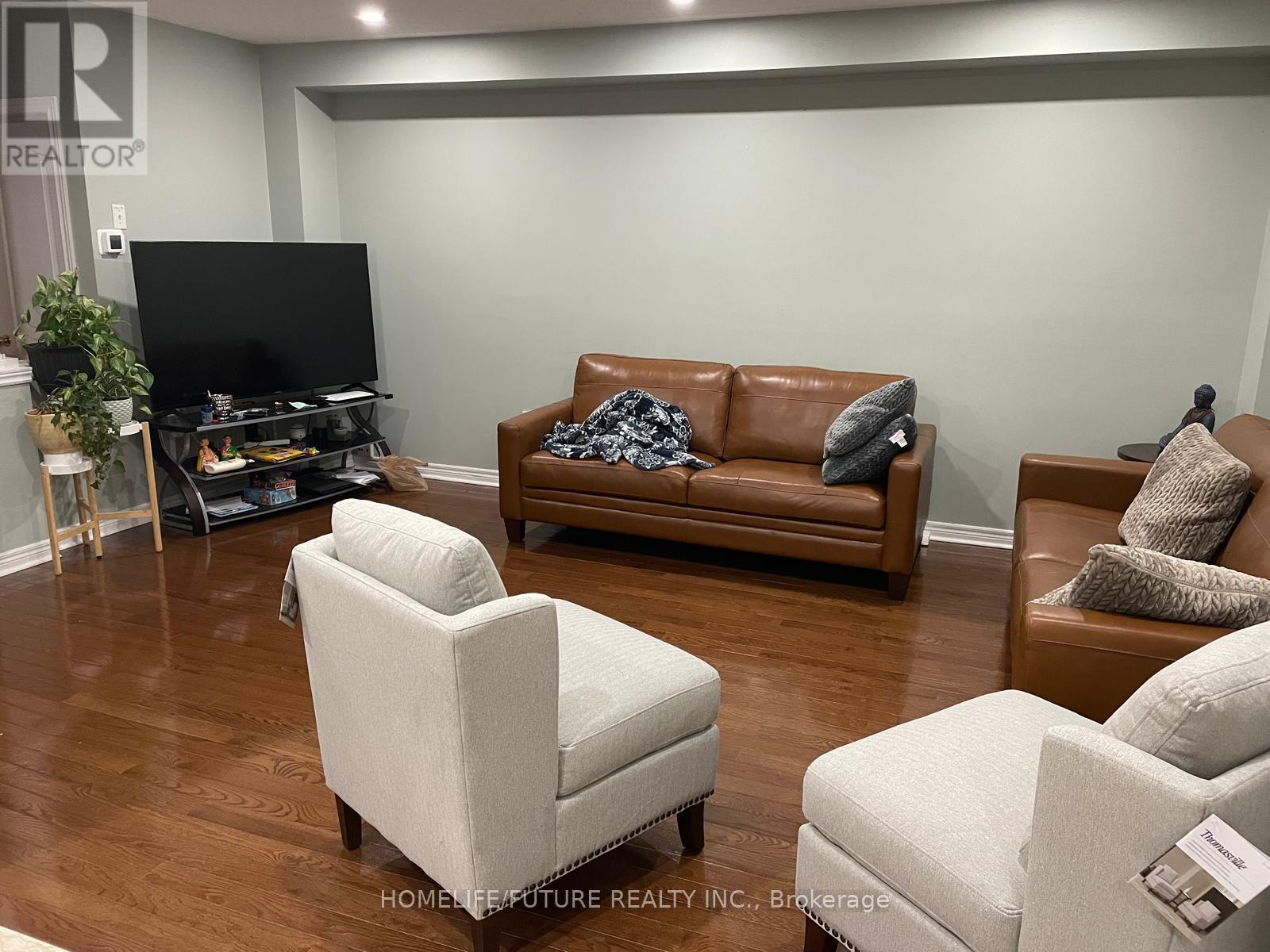 28 Puttingedge Drive, Whitby, Ontario  L1R 0H7 - Photo 2 - E12974174