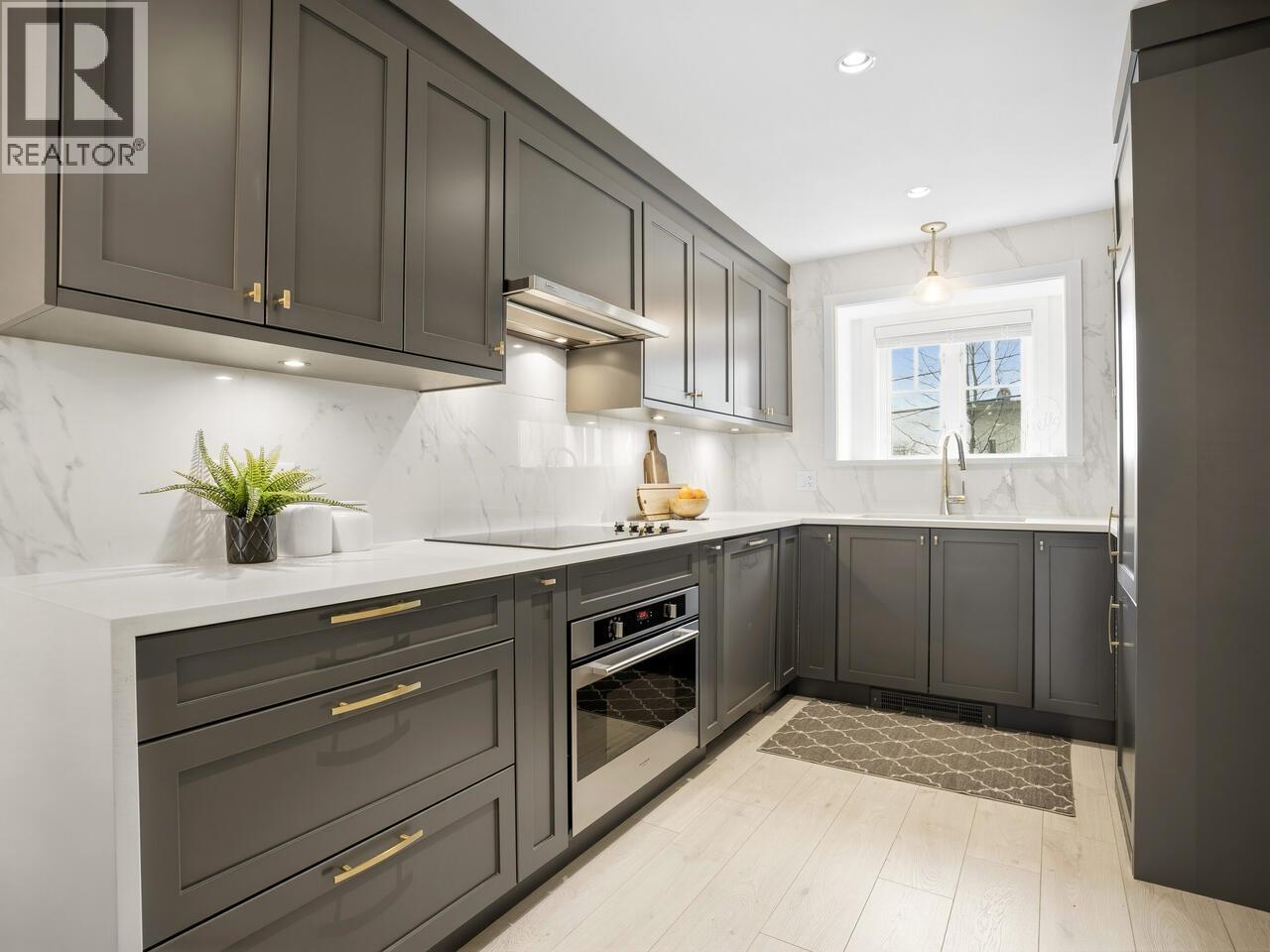 2468 St. Catherines Street, Vancouver, British Columbia  V5T 0H4 - Photo 8 - R3109026