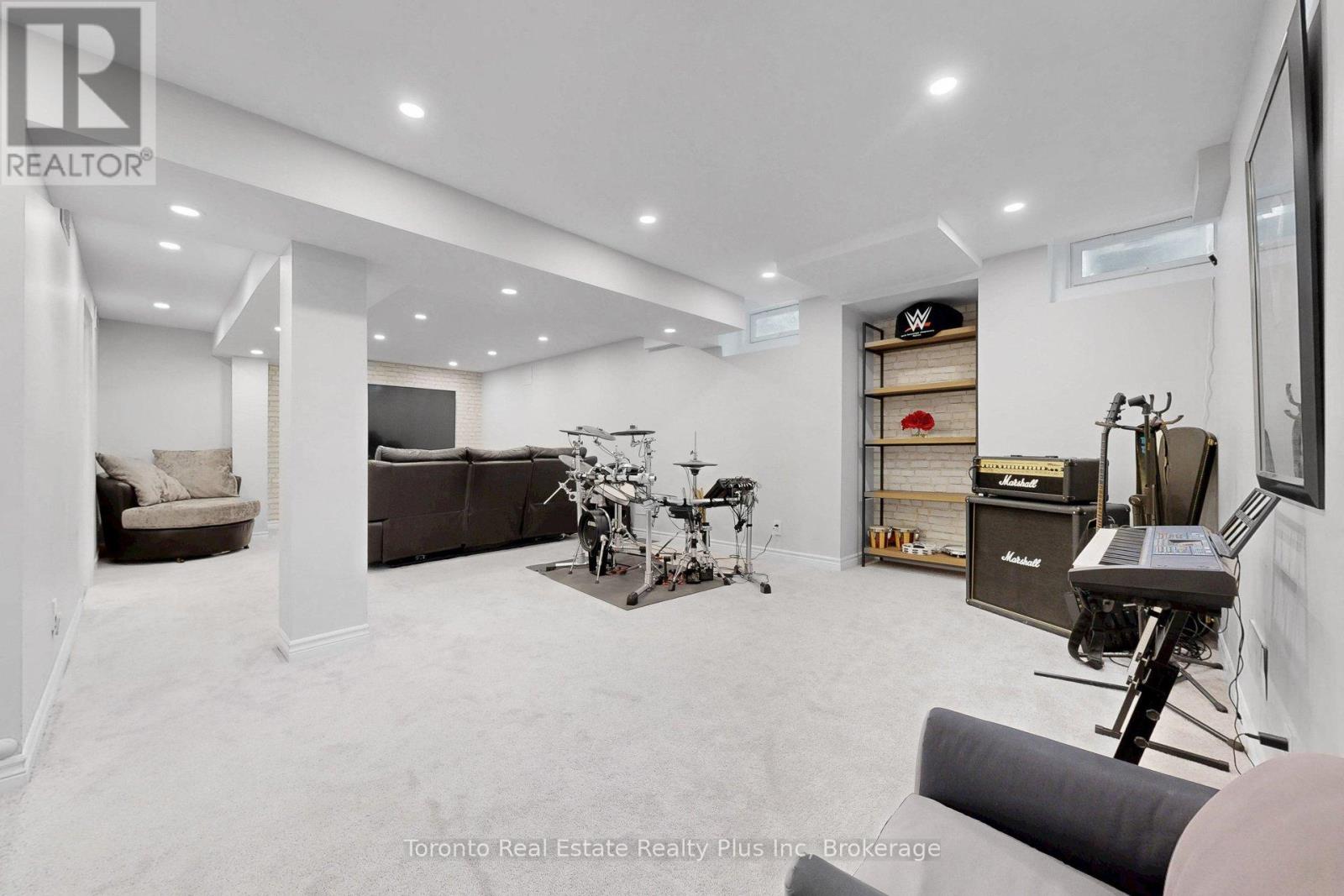 14 Riel Drive, Richmond Hill, Ontario  L4E 4W4 - Photo 12 - N12940648