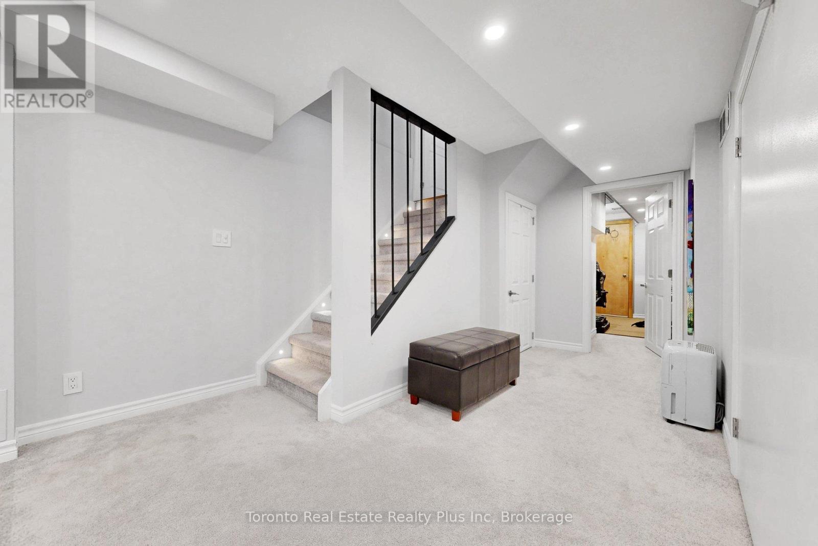 14 Riel Drive, Richmond Hill, Ontario  L4E 4W4 - Photo 9 - N12940648