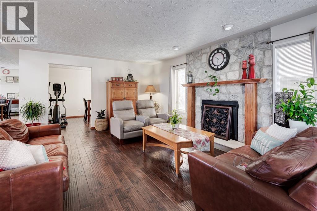 4 Cedargrove Way SW, Calgary, Alberta  T2W 4V2 - Photo 3 - A2299441