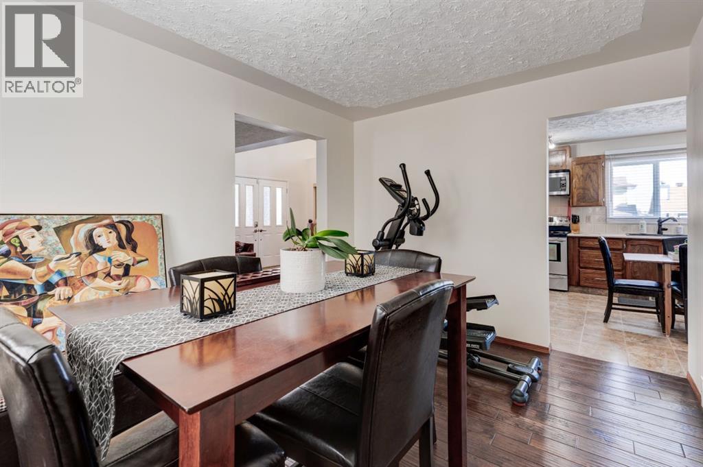 4 Cedargrove Way SW, Calgary, Alberta  T2W 4V2 - Photo 9 - A2299441