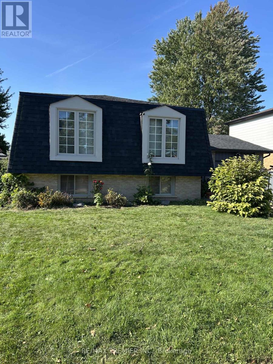 235 Louis Drive, Mississauga, Ontario  L5B 1Z1 - Photo 2 - W12864176